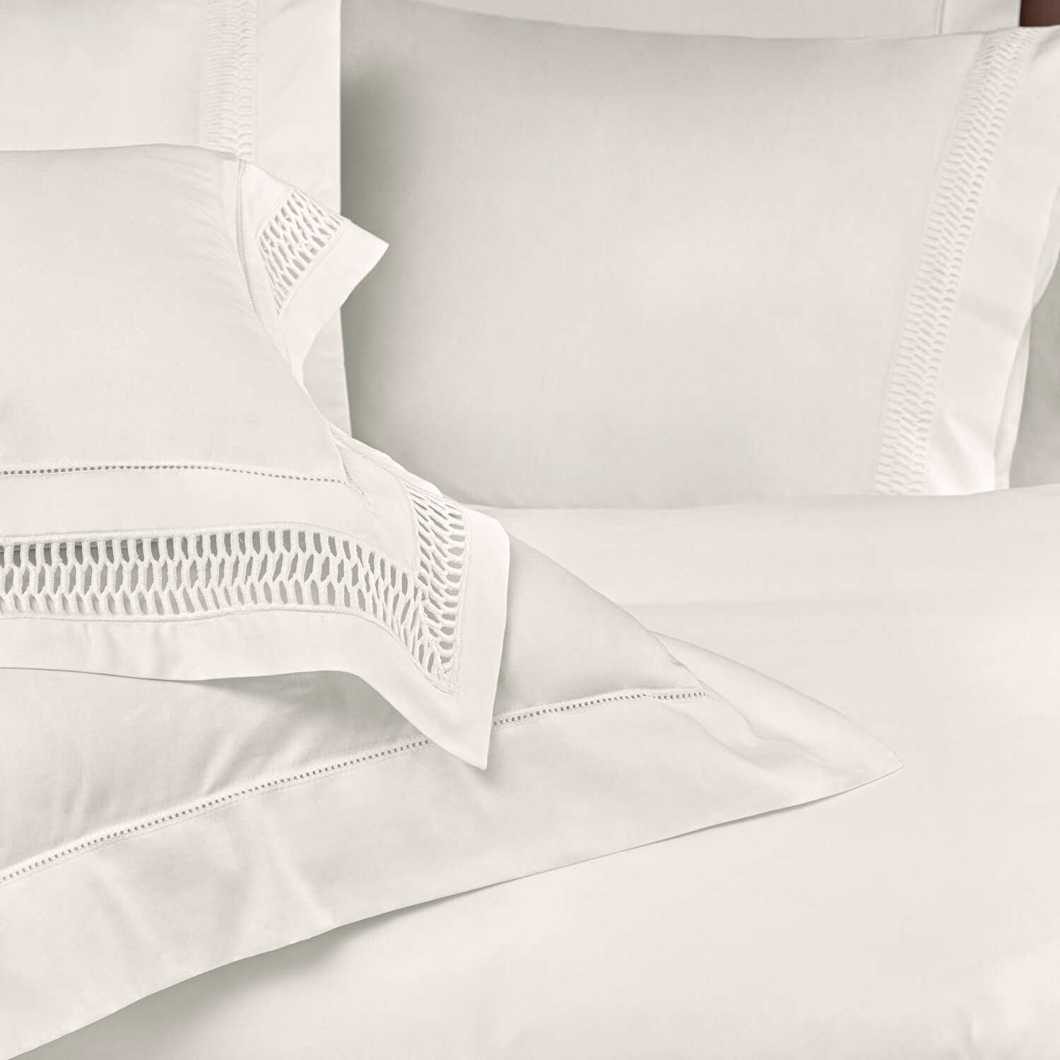 Valeron Cole Jakar King Nevresim Takımı Beyaz