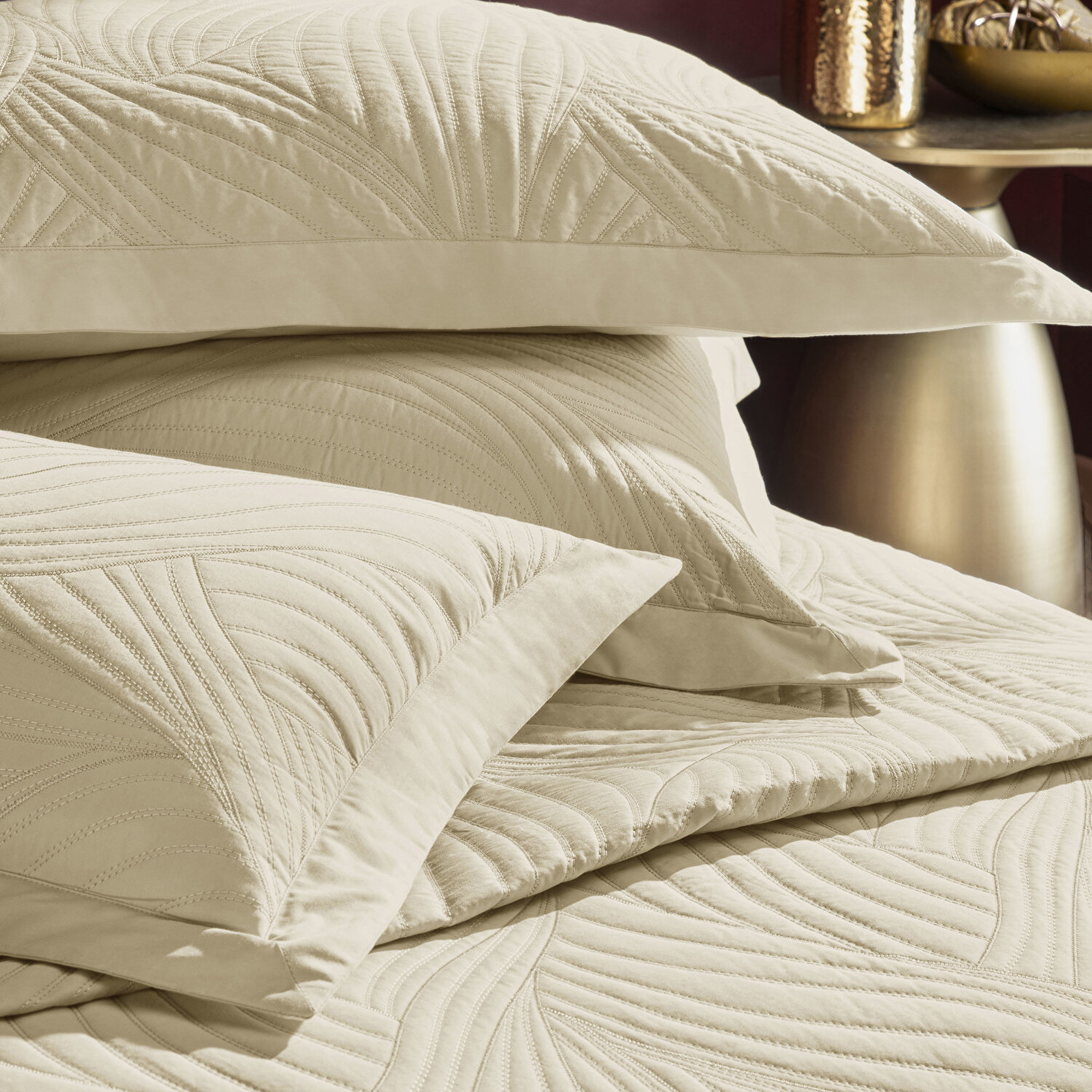 Valeron Bellis Çift Kişilik Yatak Örtüsü Seti Bej